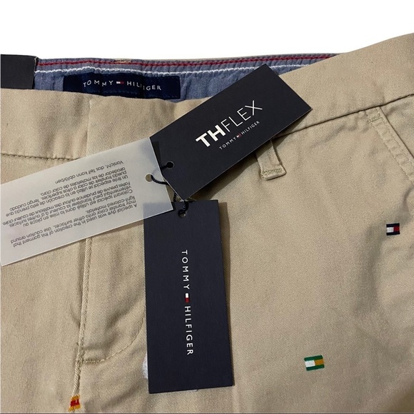 Tommy Hilfiger Hollywood Khaki Tommy Flags All Over Print Chino Shorts 4x16L NWT - Picture 8 of 9